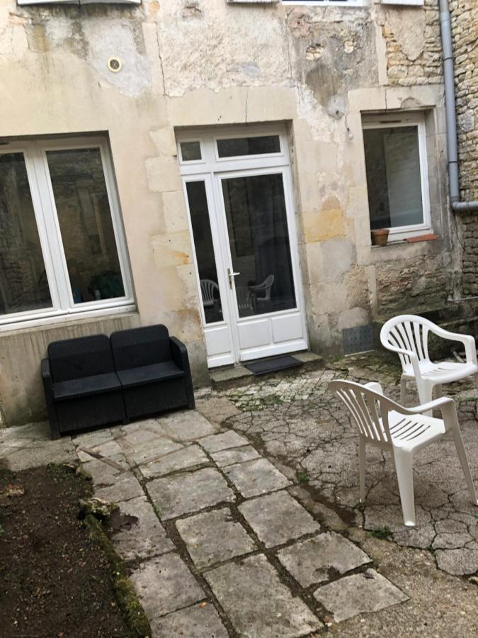 Cosy Appartement Au Plein Centre De Ruffec Luaran gambar